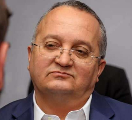 Taques deve assumir PSB após saída de Max Russi e ensaia candidatura ao Senado