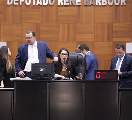 Janaina Riva lidera corrida ao governo de MT e aparece também em 2º lugar ao Senado