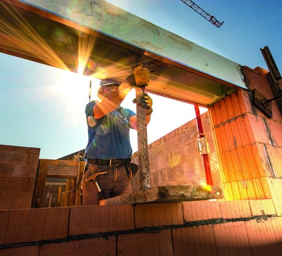 Setor da construção cria 34,2 mil empregos e se aproxima de 3 milhões de vagas formais