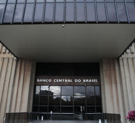 Juros vão sufocar economia, afirma CNI