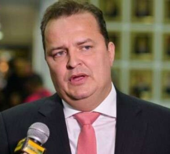 Max Russi reage à aprovação de mais R$ 164 milhões no Fundão Eleitoral Um Absurdo