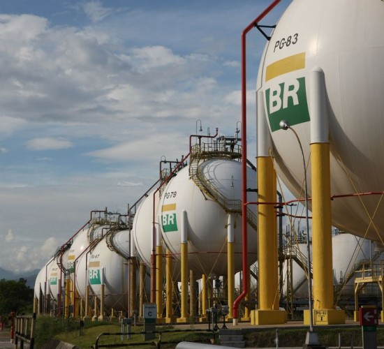 Crise no Oriente Médio pressiona o preço do diesel no Brasil