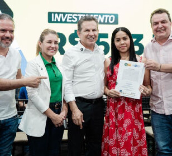 Com apoio da ALMT, Max Russi participa da entrega de 287 títulos de propriedade em Várzea Grande