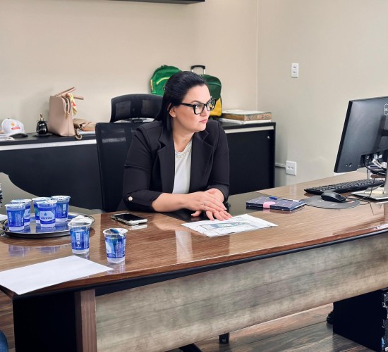 Primeira-dama articula nova praça no Distrito do Sucuri com academia e playground