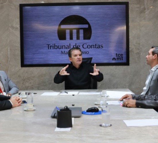 Presidente do TCE recebe balanço das ações da Secretaria de Justiça