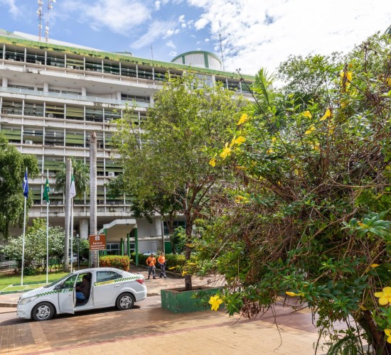 Cuiabá paga salários com aumento para professores e injeta R$ 83 milhões na economia