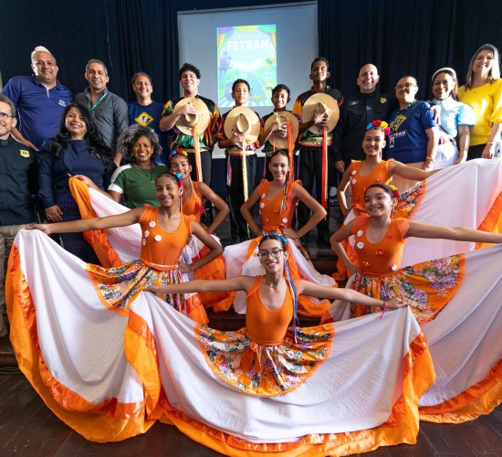 Alunos de Cuiabá são premiados em peças de teatro destinada à conscientização no trânsito