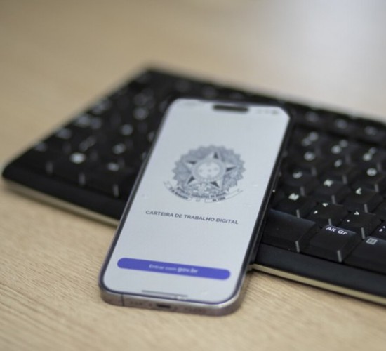 Desemprego segue em 5,6%, menor patamar da série iniciada em 2012