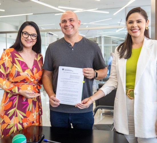 Cuiabá ganha novas leis para celebrar cultura e valorizar o Dia das Mães e dos Pais