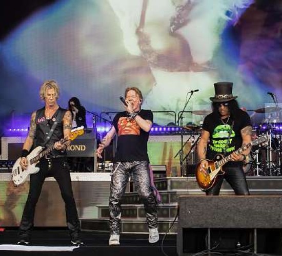 Adolescentes de 12 a 17 anos só entram no Guns N' Roses com autorização de cartório e acompanhante