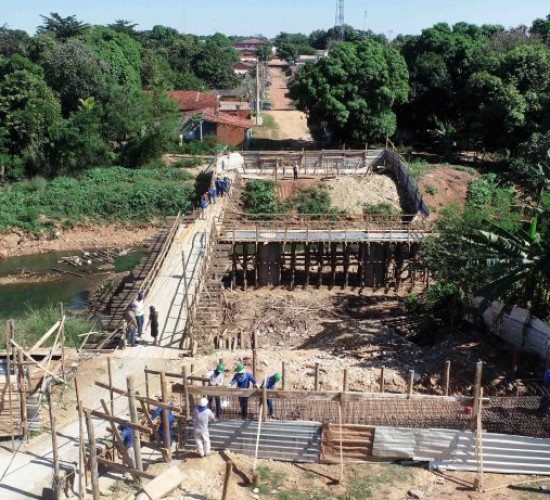 Avançam obras de construção da ponte de concreto do bairro Altos da Serra