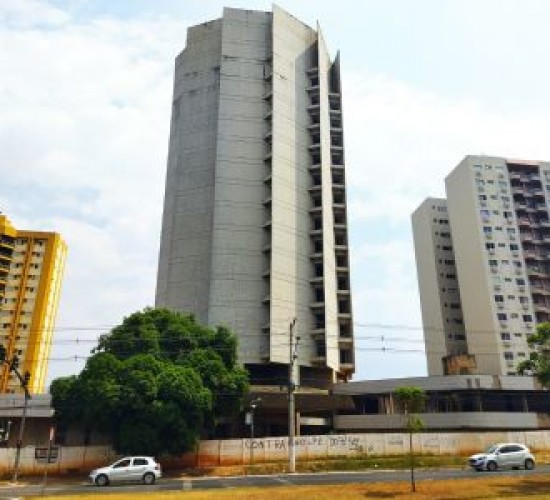 em cuiabá Prédio que se tornou 'lenda urbana' é alvo de furtos de cobre e vizinhos temem desabamento