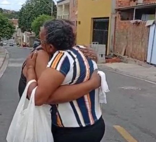 Com auxílio da Polícia Civil, mãe e filhos se reencontram após 35 anos de separação