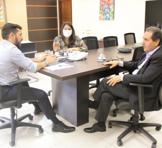 Seplag e Facmat firmam parceria para atrair novos fornecedores para o Estado