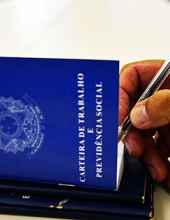 Política MT Desemprego recua para 8,1% no trimestre encerrado em novembro