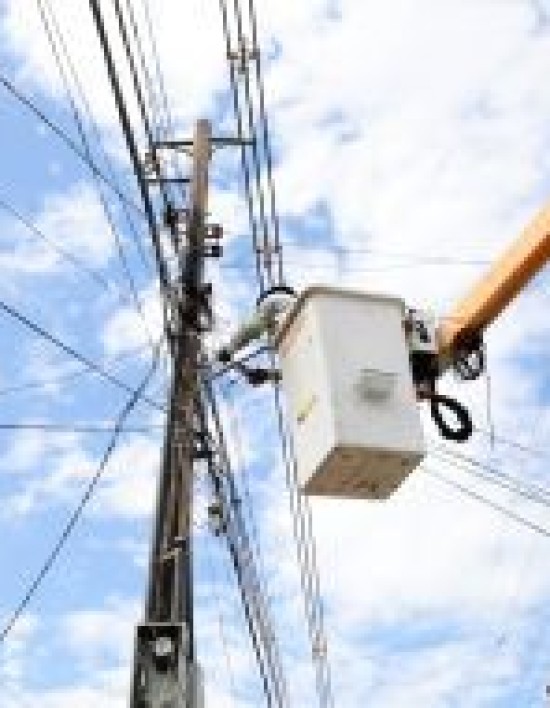 Serviço de manutenção na iluminação pública atendeu 40 bairros e oito avenidas