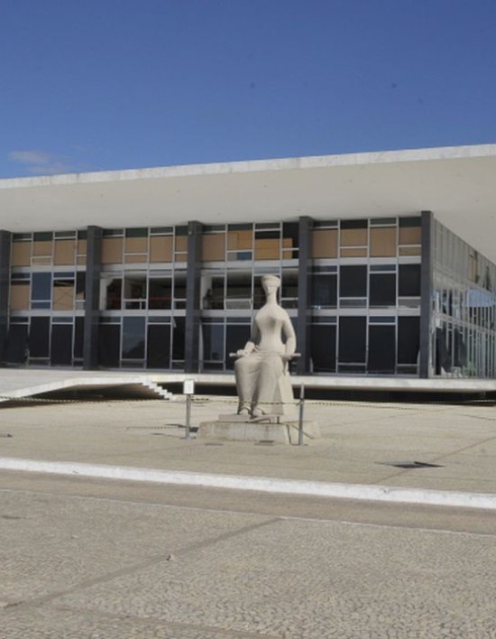 STF derruba prisão especial para quem tem curso superior