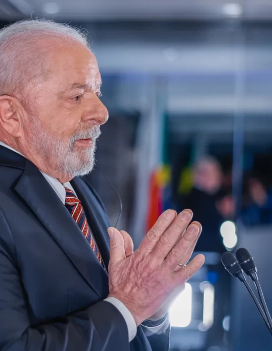 Lula conversa com Putin e diz que não pode ir à Rússia