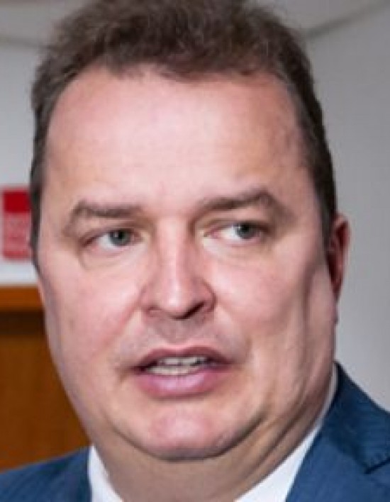 Deputado e Presidente AL-MT MAX RUSSI Solução é a instalação de termoelétricas? Não. A meu ver isso seria retroagir