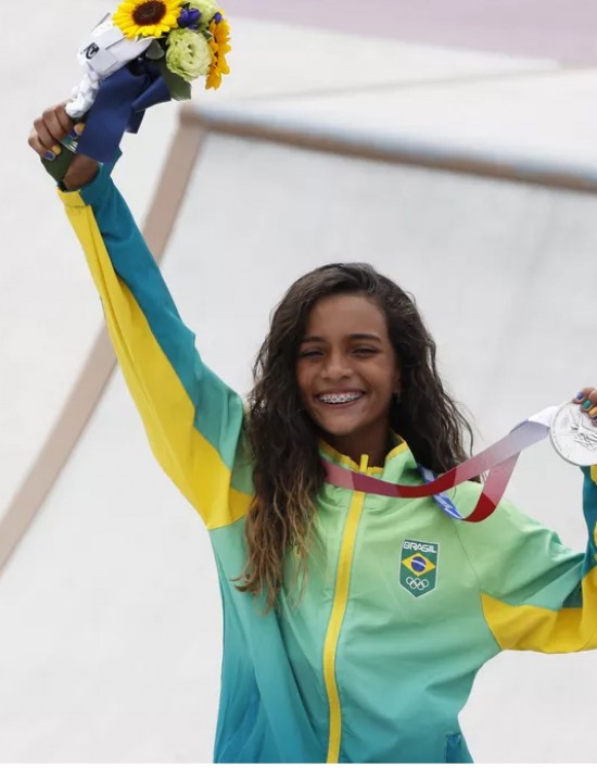 Rayssa Leal com medalha de prata em Tóquio OLIMPIADAS