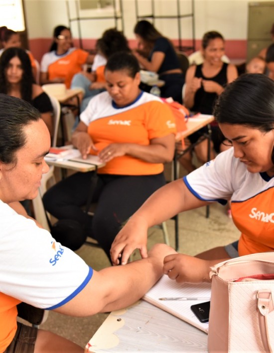 Primeira-dama de Cuiabá entrega certificados para alunos do programa Qualifica Juventude nesta terça-feira (2)