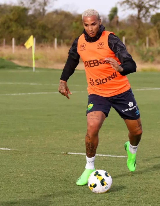 Cuiabá retorna aos treinos para jogo da Sula e estreia no Brasileirão