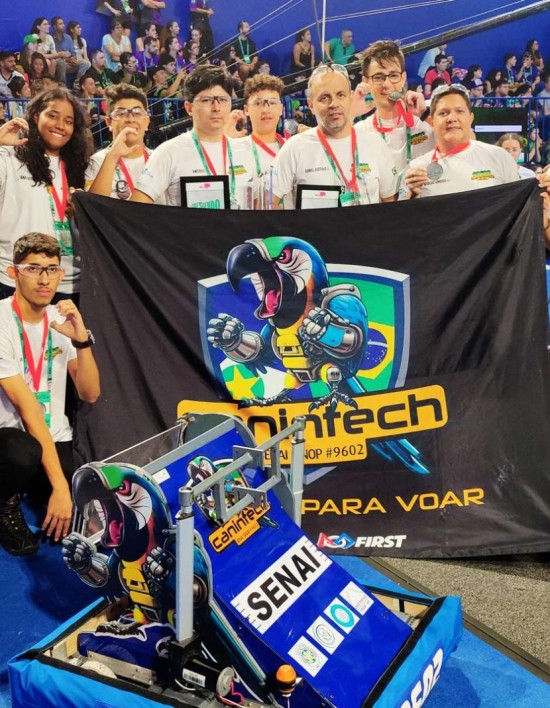 Estudantes da rede estadual de MT embarcam para representar o Brasil em competição mundial de robótica