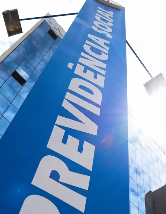 Beneficiários do INSS começam a receber o 13º a partir de quarta-feira