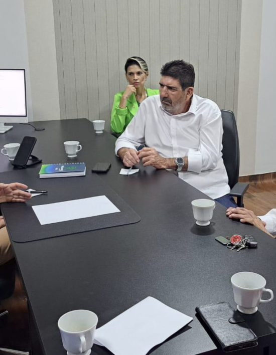 deputadp Dr João discute transplante de medúla óssea, pagamento de médicos e aumento na estrutura do Hcan