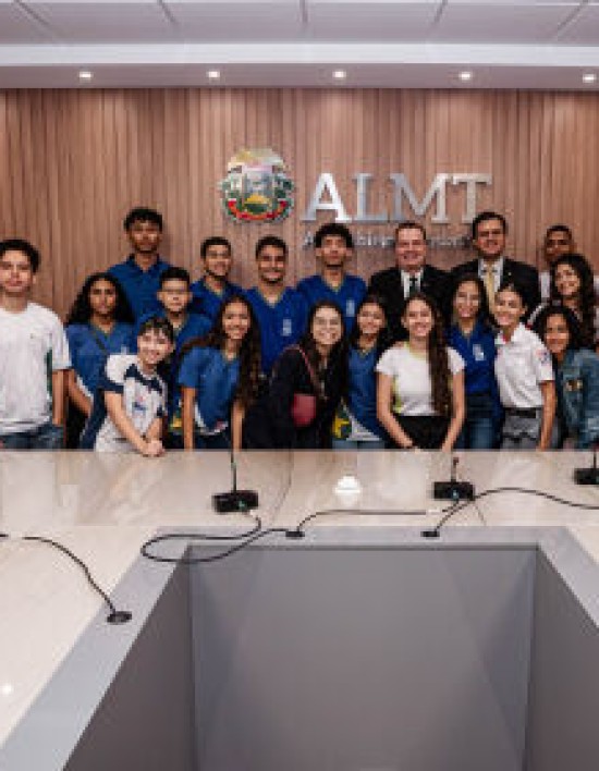 Deputados recebem estudantes do Parlamento Jovem na Assembleia Legislativa