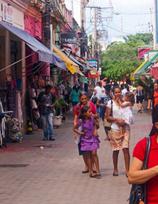 Fecomércio-MT orienta comerciantes de Cuiabá e VG sobre feriado do Dia do Trabalhador
