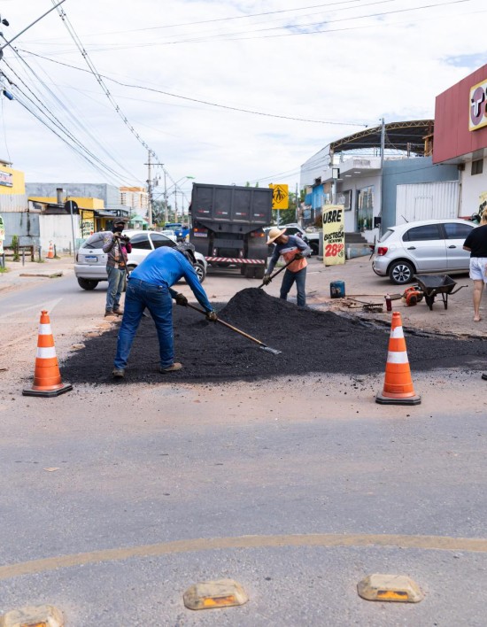 Mutirão tapa-buraco avança no CPA e Morada do Ouro com mais de 400 toneladas de massa asfáltica utilizadas