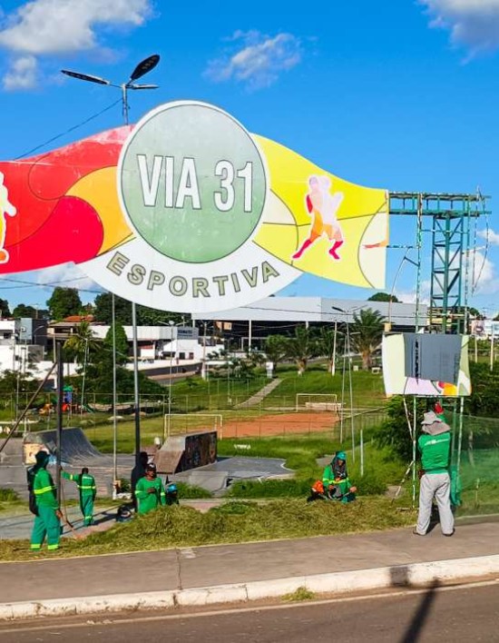 Serviços Públicos faz grande mutirão de limpeza na região do Zero KM