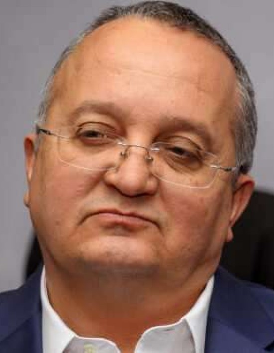 Taques deve assumir PSB após saída de Max Russi e ensaia candidatura ao Senado