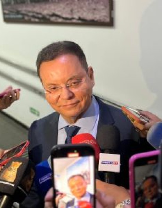 Briga entre suplentes adia licença de Botelho e força saída conjunta com Júlio Campos