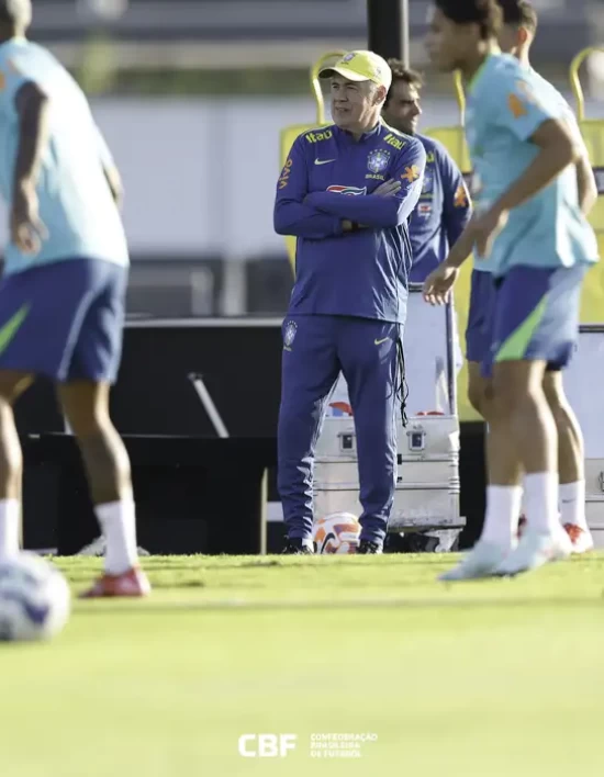 Carlo Ancelotti comanda o primeiro treino da seleção brasileira