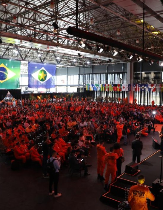 Especialistas internacionais compartilham experiências e discutem prevenção e combate a incêndios florestais no ForestFire 2025