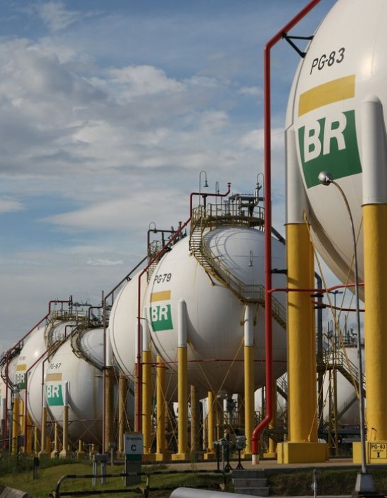 Crise no Oriente Médio pressiona o preço do diesel no Brasil