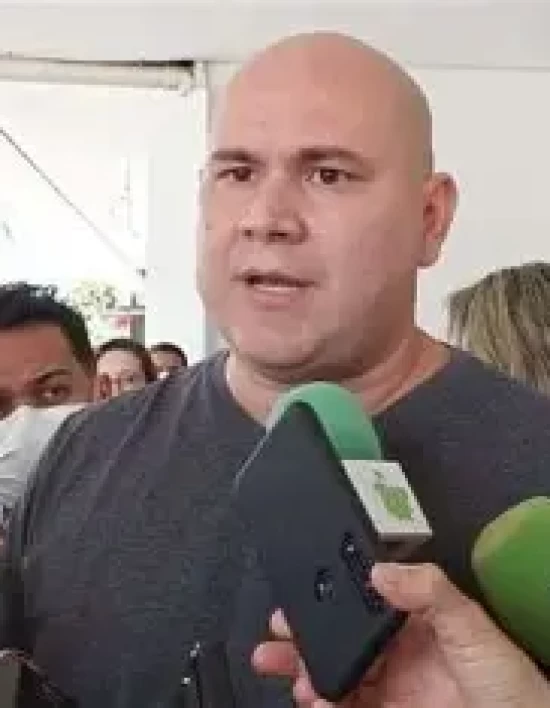 Prefeito culpa dívidas herdadas por falta de abastecimento de remédios e anuncia regularização