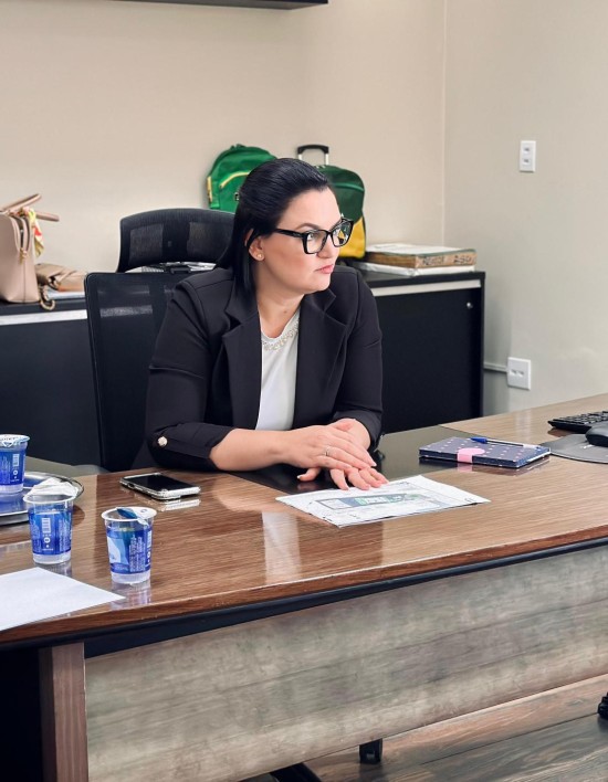 Primeira-dama articula nova praça no Distrito do Sucuri com academia e playground