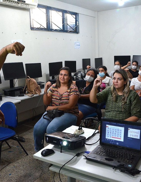 ATENDIMENTO MAIS HUMANO SERVIDORES SAÚDE DE VÁRZEA GRANDE SÃO CAPACITADOS EM LINGUAGEM DE LIBRAS