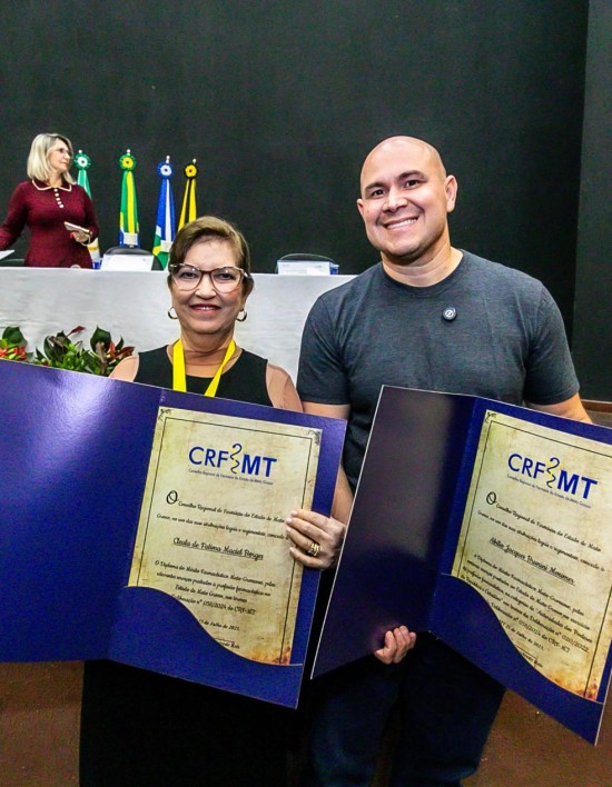 Prefeito de Cuiabá é homenageado com a Comenda do Mérito Farmacêutico pelo CRF-MT