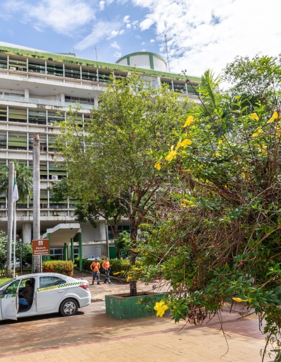 Cuiabá paga salários com aumento para professores e injeta R$ 83 milhões na economia