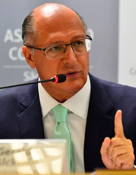 Governo federal avalia que tarifaço pode afetar 36% das exportações brasileiras