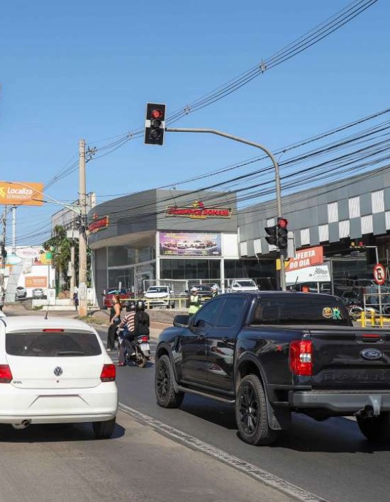 Novo semáforo na Avenida da FEB deve entrar em funcionamento em breve