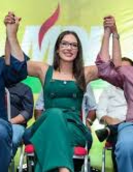 Janaina assume o comando do MDB e foca na renovação e alianças para disputar majoritária