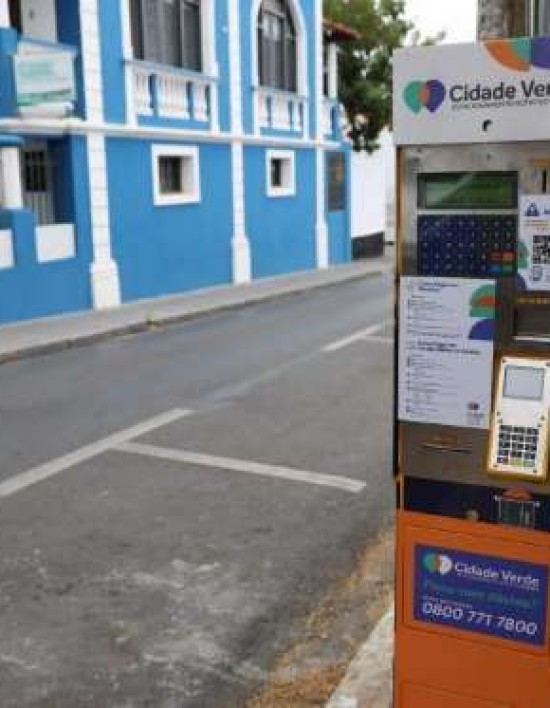 Abilio assina decreto que cria auditoria para analisar contrato do estacionamento rotativo