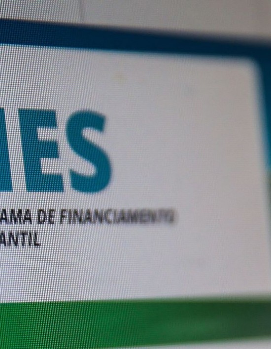 FIES Fundo de Financiamento Estudantil Câmara aprova medida que prevê perdão de até 99% de dívidas do Fies