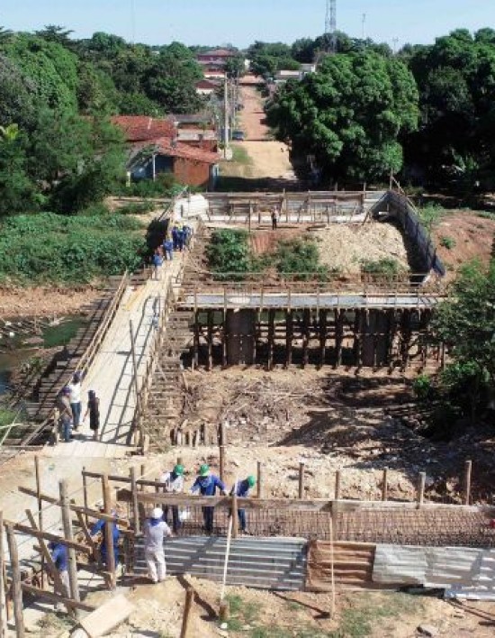 Avançam obras de construção da ponte de concreto do bairro Altos da Serra
