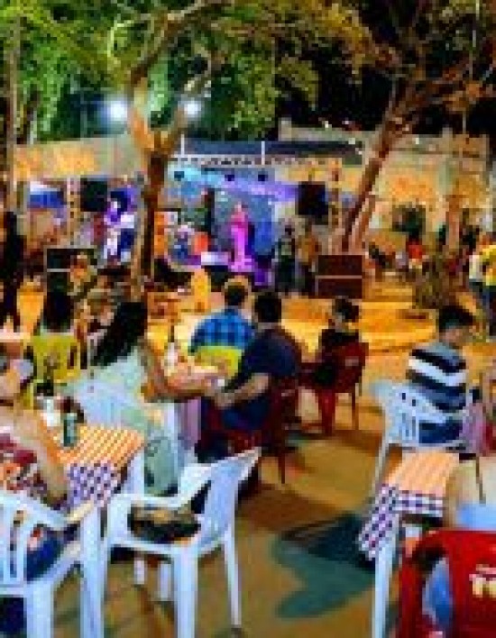 Arraiá Canoa de Prata movimenta Praça da Mandioca